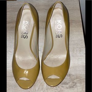 KORS Michael Kors Patent Peep Toe Pumps 🥰